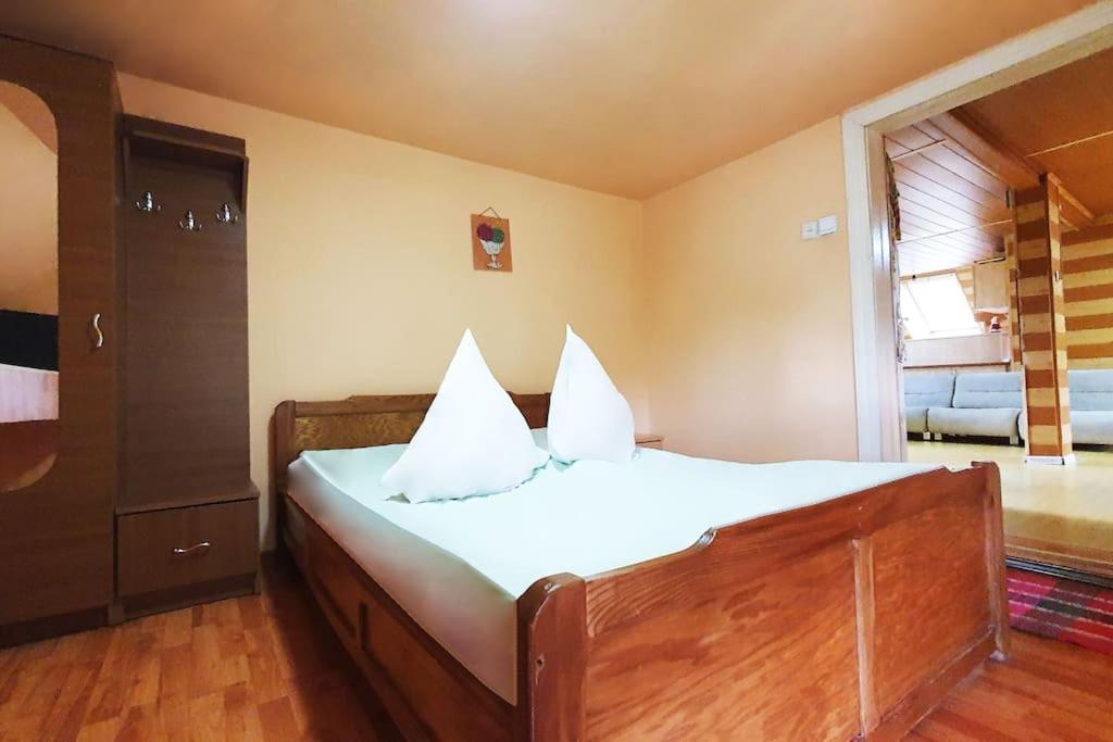 Casa Petruta Dambovicioara Hotel Podu Dimbovitei Eksteriør billede